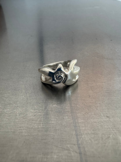 Squiggle Star Ring